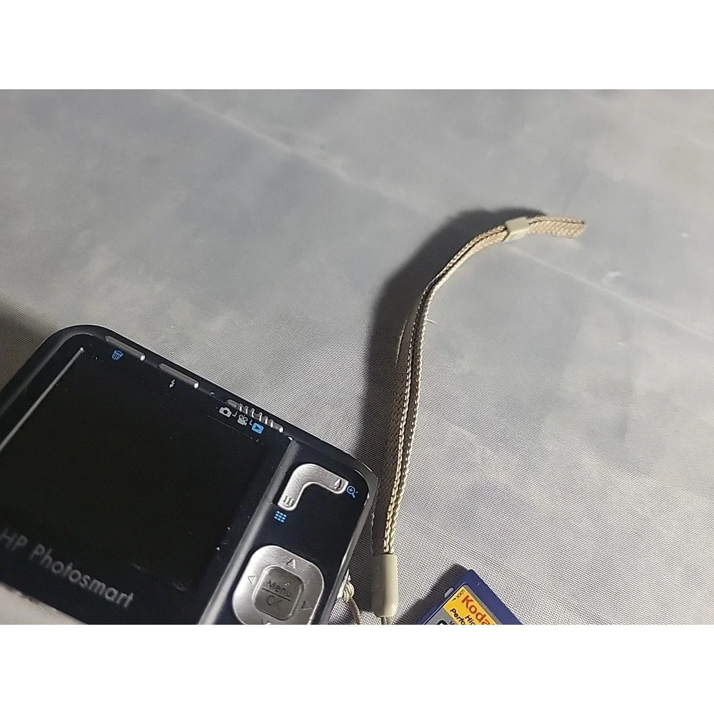 HP‎ Photosmart M447 - 5MP, 3x Zoom + 512MB Card! Damage To Screen
